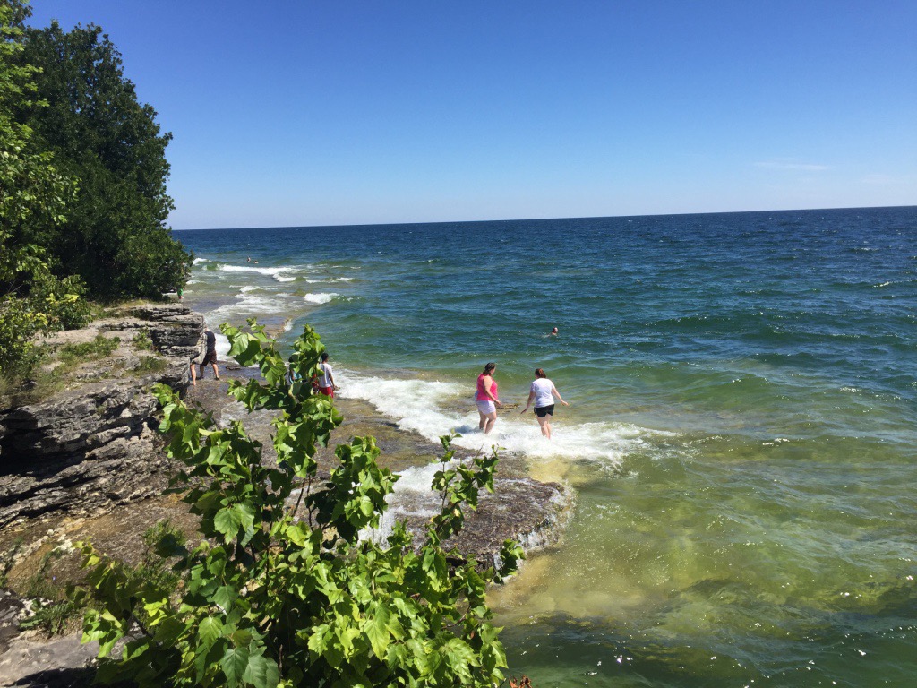 Cave Point Rock Shelf