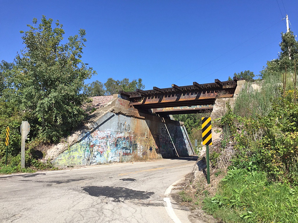 Train Bridge West View Cty DJ